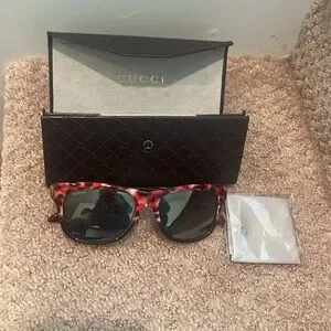 Gucci Red Tortoise Framed Sunglasses ?️ Gucci | Accessories | Gucci Red Tortoise Framed Sunglasses  main image 3